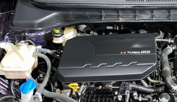 2022 KIA CARENS LUXURY PLUS 1.4 PETROL 7 STR, Petrol, Manual, 28,087 km, Engine View - Right