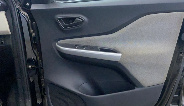 2024 Nissan MAGNITE XE, Petrol, Manual, 22,616 km, Driver Side Door Panels Control