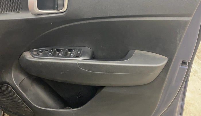 2020 Hyundai VENUE S 1.2, Petrol, Manual, 35,547 km, Driver Side Door Panels Control