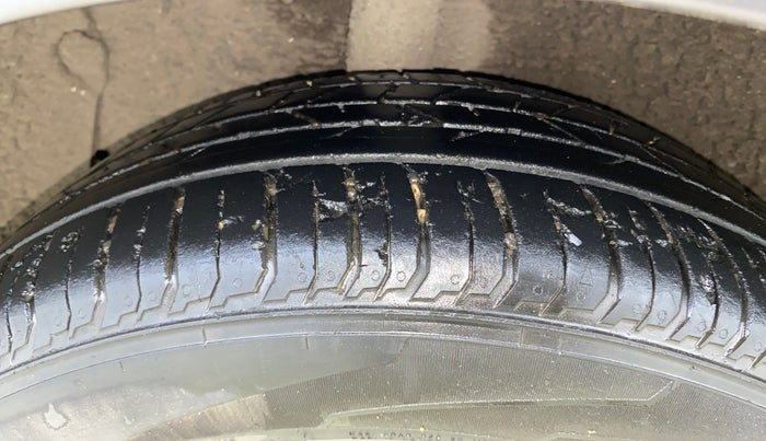 2022 Hyundai NEW I20 ASTA (O) 1.2 AT, Petrol, Automatic, 30,043 km, Right Rear Tyre Tread