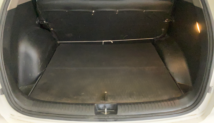 2017 Hyundai Creta E PLUS 1.6 PETROL, Petrol, Manual, 66,206 km, Boot Inside