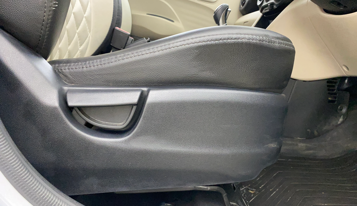 2018 Hyundai NEW SANTRO SPORTZ AMT, CNG, Automatic, 24,480 km, Driver Side Adjustment Panel