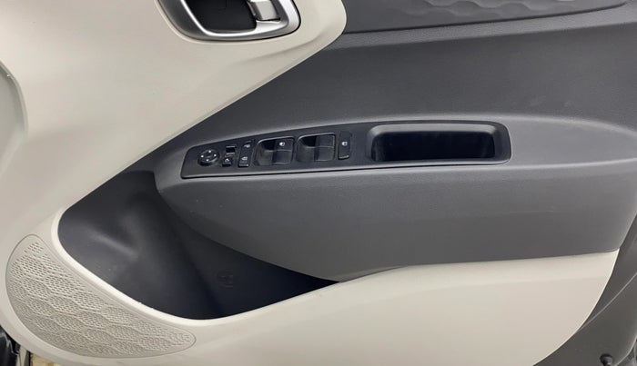 2020 Hyundai AURA SX 1.2 (O), Petrol, Manual, 67,129 km, Driver Side Door Panels Control