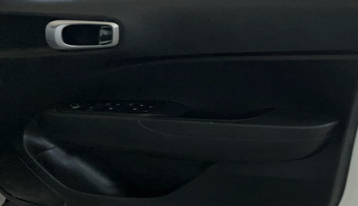 2022 Hyundai VENUE S 1.2, CNG, Manual, 62,398 km, Driver Side Door Panels Control