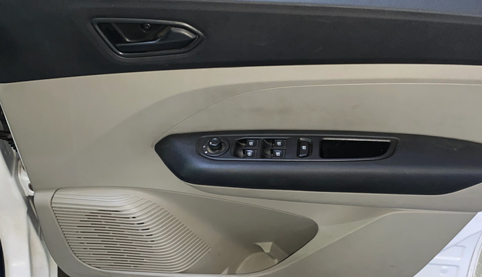 2021 Renault TRIBER RXT, Petrol, Manual, 11,417 km, Driver Side Door Panels Control