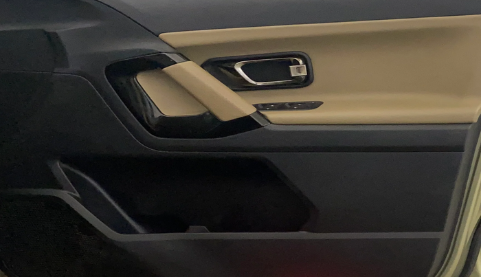 2022 Tata Harrier XZA PLUS 2.0L KAZIRANGA, Diesel, Automatic, 33,445 km, Driver Side Door Panels Control