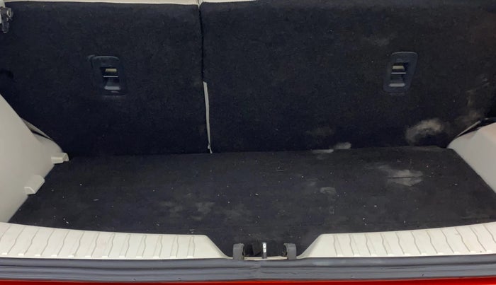 2020 Mahindra XUV300 W8 1.2 PETROL, Petrol, Manual, 96,104 km, Boot Inside