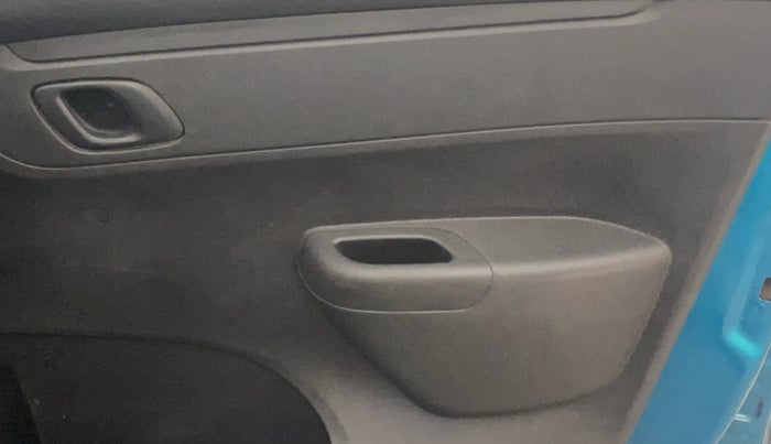 2023 Renault Kwid RXT 1.0 AMT, Petrol, Automatic, 25,339 km, Driver Side Door Panels Control