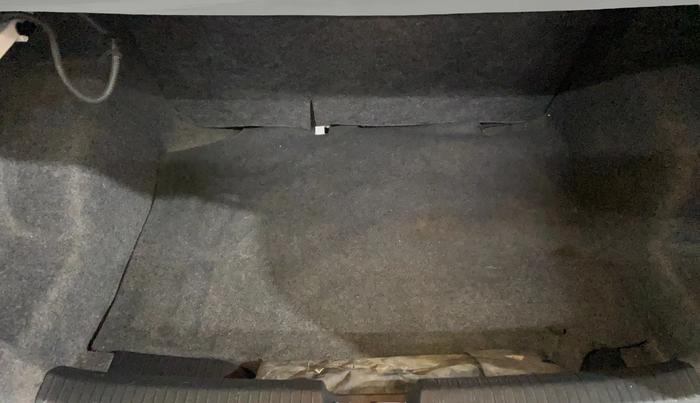 2018 Volkswagen Ameo COMFORTLINE 1.0L, Petrol, Manual, 1,06,101 km, Boot Inside