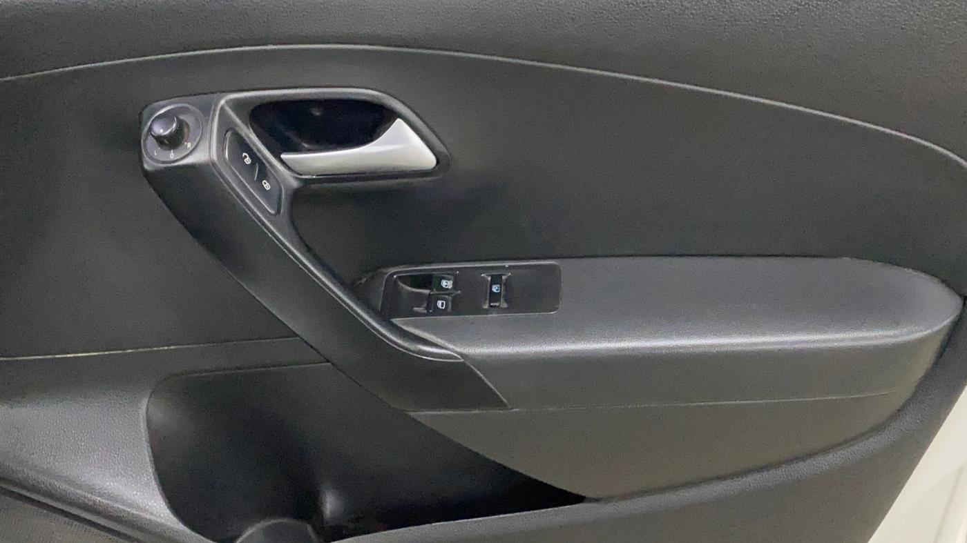2018 Volkswagen Ameo COMFORTLINE 1.0L, Petrol, Manual, 1,06,101 km, Driver Side Door Panels Control