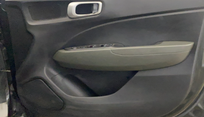 2021 Hyundai VENUE SX 1.0 TURBO, Petrol, Manual, 21,088 km, Driver Side Door Panels Control