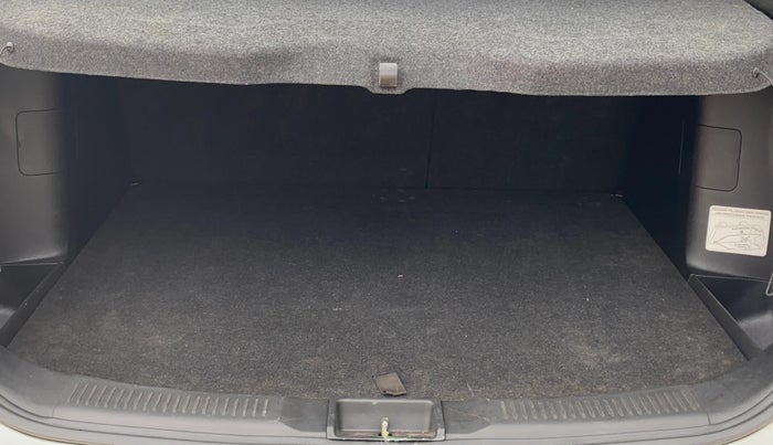 2016 Maruti S Cross ALPHA 1.6, Diesel, Manual, 79,778 km, Boot Inside