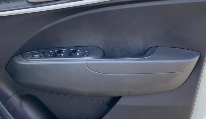 2019 Hyundai VENUE SX PLUS 1.0 TURBO DCT, Petrol, Automatic, 60,567 km, Driver Side Door Panels Control