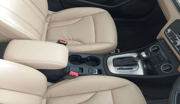 2016 Audi Q3 35 TDI Quattro, Diesel, Automatic, 73,408 km, Gear Lever