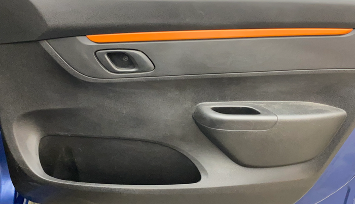 2018 Renault Kwid CLIMBER 1.0, Petrol, Manual, 52,261 km, Driver Side Door Panels Control