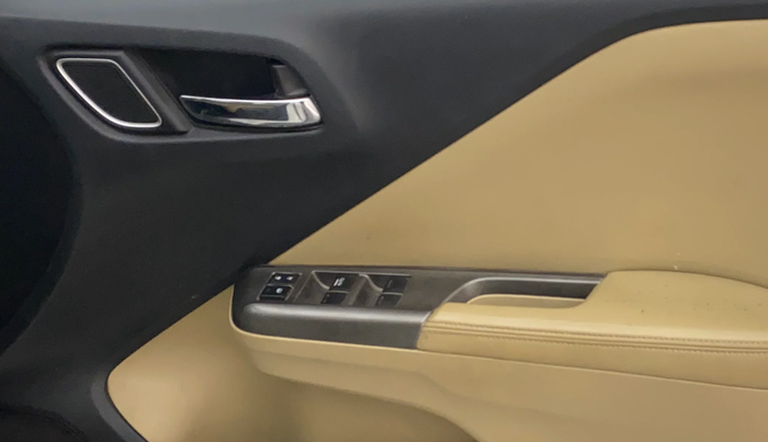 2017 Honda City 1.5L I-VTEC ZX CVT, CNG, Automatic, 1,05,488 km, Driver Side Door Panels Control