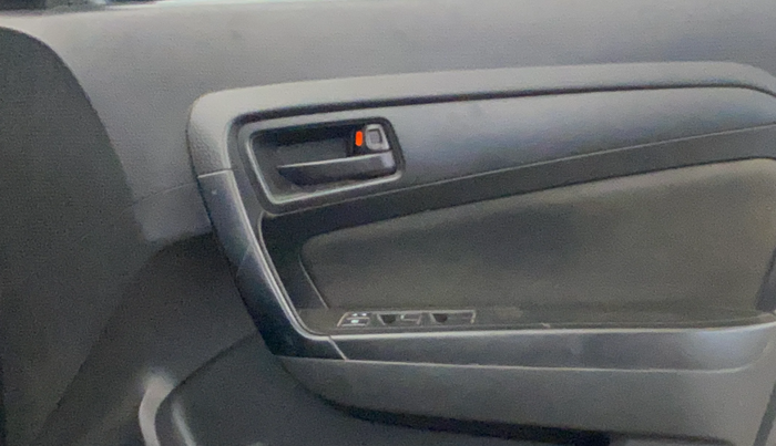 2018 Maruti Vitara Brezza VDI AMT, Diesel, Automatic, 91,205 km, Driver Side Door Panels Control