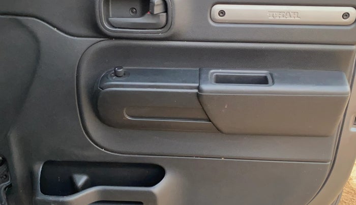 2021 Mahindra Thar LX PETROL HT 4WD AT, Petrol, Automatic, 37,786 km, Driver Side Door Panels Control