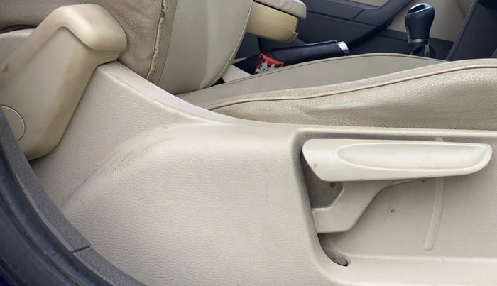 2012 Volkswagen Vento HIGHLINE DIESEL 1.6, Diesel, Manual, 93,894 km, Driver Side Adjustment Panel