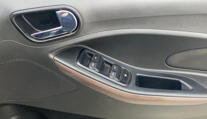 2018 Ford FREESTYLE TITANIUM 1.2 PETROL, Petrol, Manual, 25,841 km, Driver Side Door Panels Control