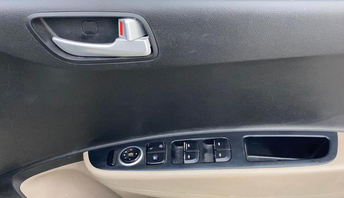 2015 Hyundai Grand i10 SPORTZ 1.2 KAPPA VTVT, Petrol, Manual, 82,415 km, Driver Side Door Panels Control