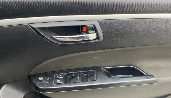 2015 Maruti Swift VXI, Petrol, Manual, 42,514 km, Driver Side Door Panels Control