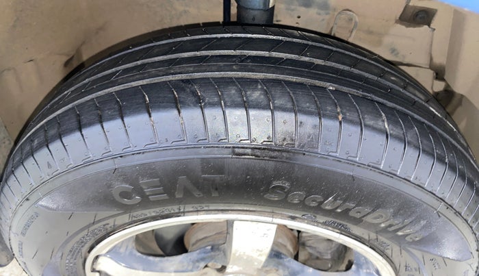 2013 Maruti Swift Dzire VXI, Petrol, Manual, 80,659 km, Right Front Tyre Tread