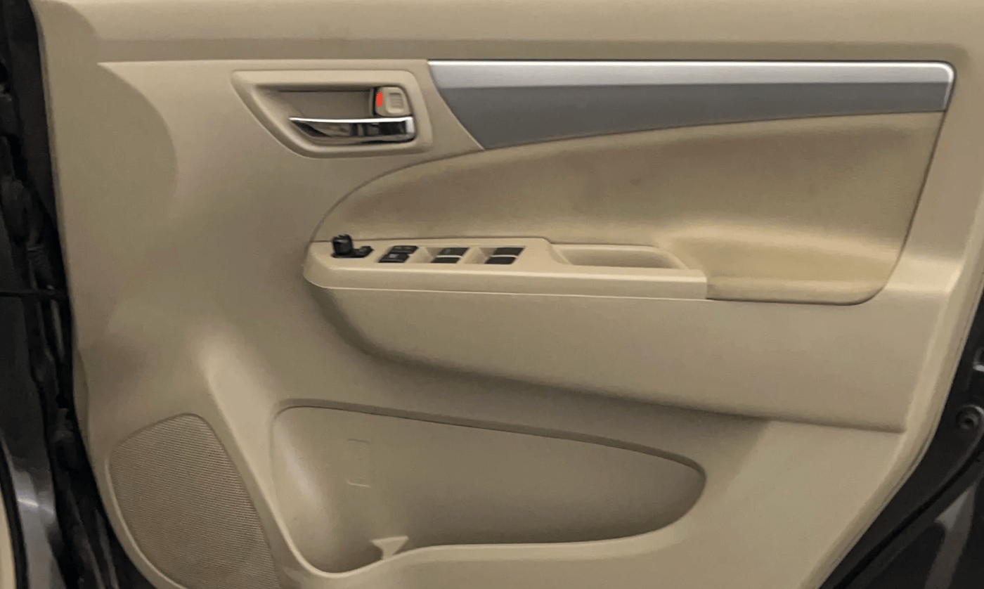 2017 Maruti Ertiga VXI, Petrol, Manual, 65,870 km, Driver Side Door Panels Control