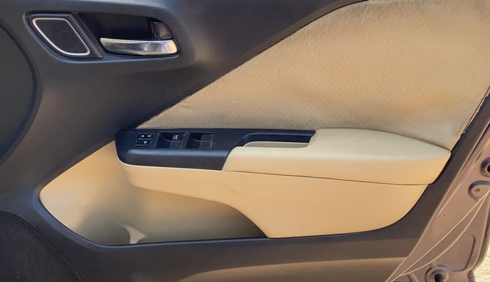 2018 Honda City 1.5L I-VTEC V MT, CNG, Manual, 1,10,205 km, Driver Side Door Panels Control