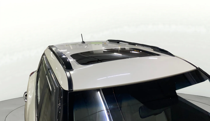 2021 Mahindra XUV300 W8 (O) 1.2 PETROL, Petrol, Manual, 67,600 km, Moonroof/ Sunroof