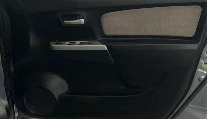 2014 Maruti Wagon R 1.0 VXI, Petrol, Manual, 16,470 km, Driver Side Door Panels Control