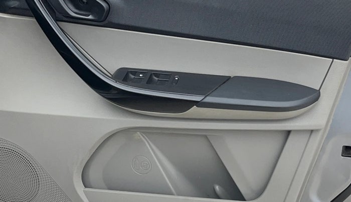 2018 Tata Tiago XM PETROL, CNG, Manual, 73,667 km, Driver Side Door Panels Control