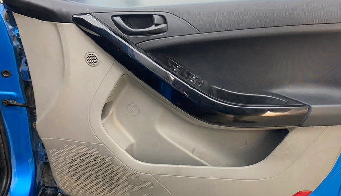 2018 Tata NEXON XM DIESEL, Diesel, Manual, 1,12,267 km, Driver Side Door Panels Control