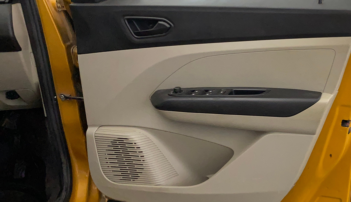 2019 Renault TRIBER RXT, CNG, Manual, 61,119 km, Driver Side Door Panels Control