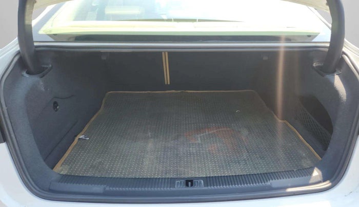 2011 Audi A6 2.0 TDI PREMIUM, Diesel, Automatic, 75,372 km, Boot Inside