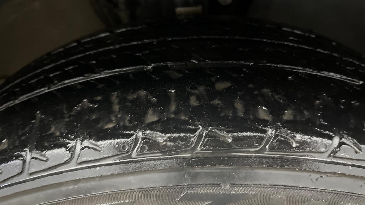 2021 Skoda Rapid AMBITION AT TSI, Petrol, Automatic, 49,975 km, Right Front Tyre Tread