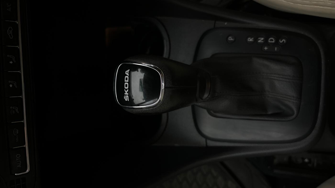 2021 Skoda Rapid AMBITION AT TSI, Petrol, Automatic, 49,975 km, Gear Lever