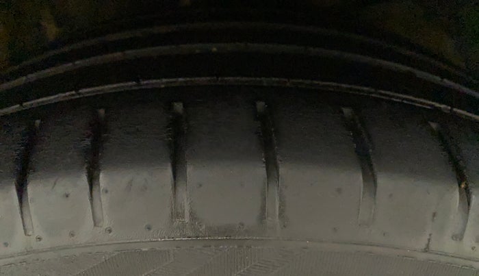 2020 Maruti Baleno ZETA CVT PETROL 1.2, Petrol, Automatic, 43,453 km, Right Front Tyre Tread
