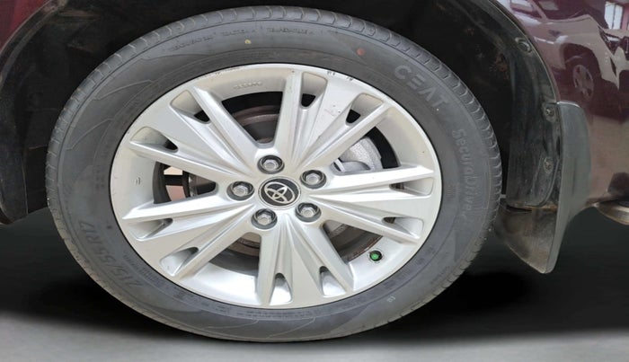 2016 Toyota Innova Crysta 2.7 ZX AT 7 STR, Petrol, Automatic, 38,897 km, Left Rear Wheel