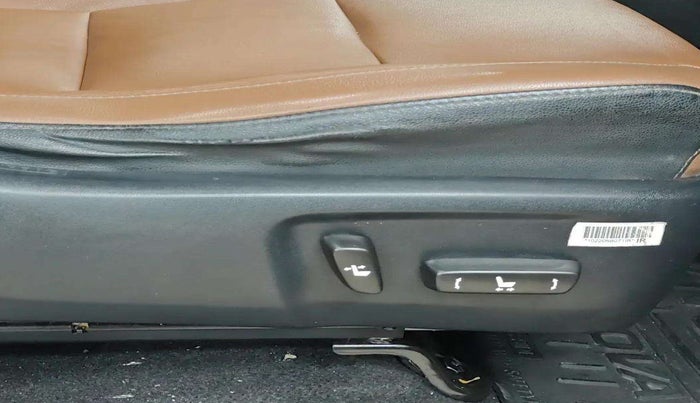 2016 Toyota Innova Crysta 2.7 ZX AT 7 STR, Petrol, Automatic, 38,897 km, Driver Side Adjustment Panel