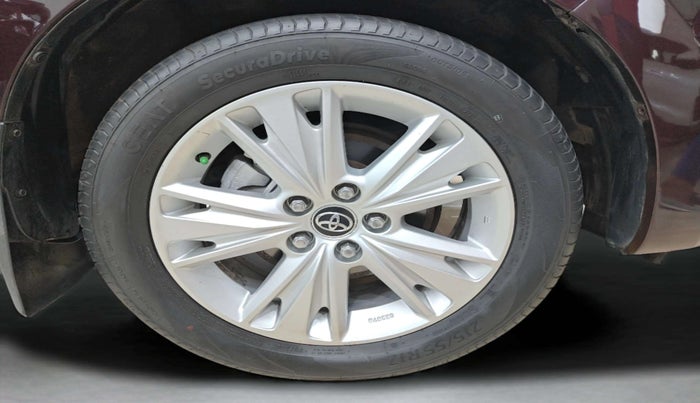 2016 Toyota Innova Crysta 2.7 ZX AT 7 STR, Petrol, Automatic, 38,897 km, Right Front Wheel