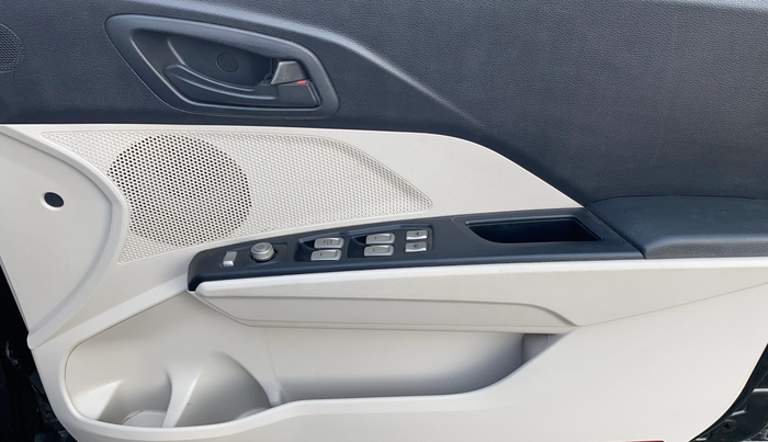 2023 Mahindra XUV300 W4 1.5 DIESEL, Diesel, Manual, 43,274 km, Driver Side Door Panels Control