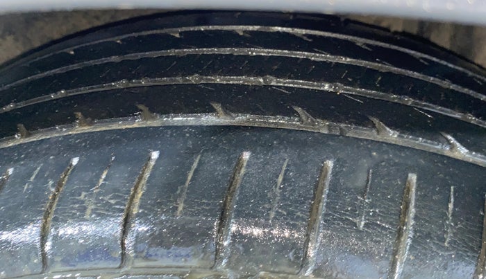 2017 Maruti Ciaz ALPHA 1.4 PETROL, Petrol, Manual, 53,995 km, Left Rear Tyre Tread