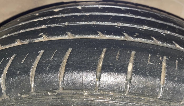 2017 Maruti Ciaz ALPHA 1.4 PETROL, Petrol, Manual, 53,995 km, Right Front Tyre Tread