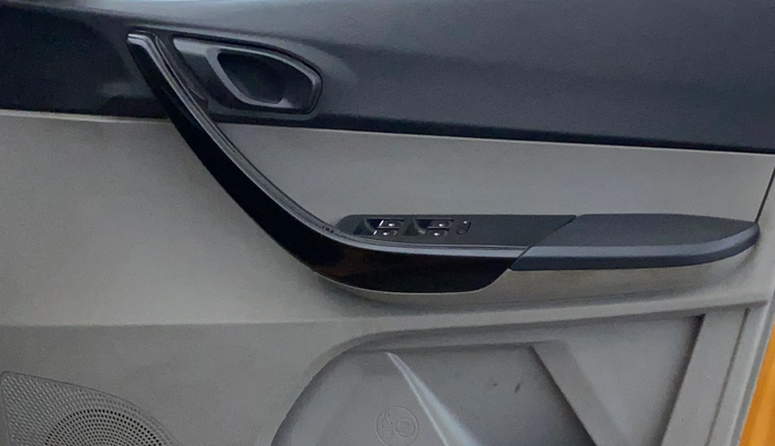 2016 Tata Tiago XT PETROL, Petrol, Manual, 83,954 km, Driver Side Door Panels Control