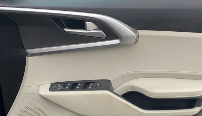 2023 KIA CARENS PRESTIGE PLUS 1.4 PETROL 7 STR, Petrol, Manual, 26,327 km, Driver Side Door Panels Control