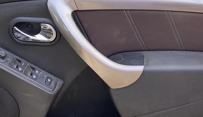 2021 Renault Duster RXZ 1.5 PETROL MT, Petrol, Manual, 67,391 km, Driver Side Door Panels Control