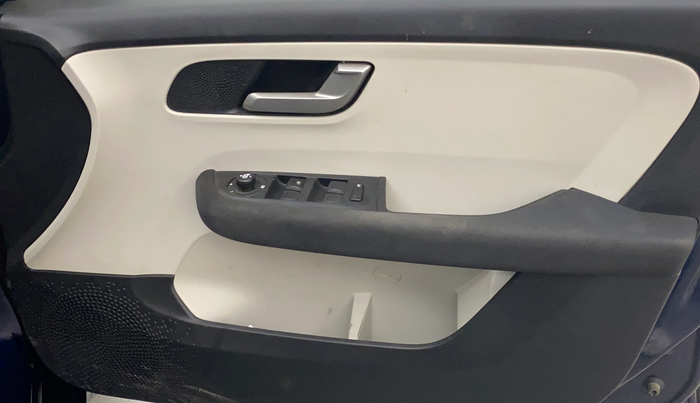 2023 Tata ALTROZ XZA + SUNROOF, Petrol, Automatic, 33,944 km, Driver Side Door Panels Control