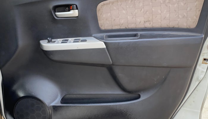2014 Maruti Wagon R 1.0 VXI, Petrol, Manual, 38,105 km, Driver Side Door Panels Control