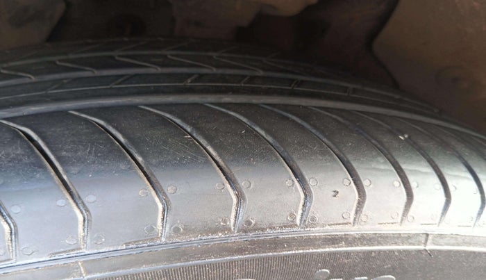 2025 MG HECTOR PLUS SAVVY PRO 1.5 TURBO CVT 7 STR, Petrol, Automatic, 3,709 km, Right Rear Tyre Tread